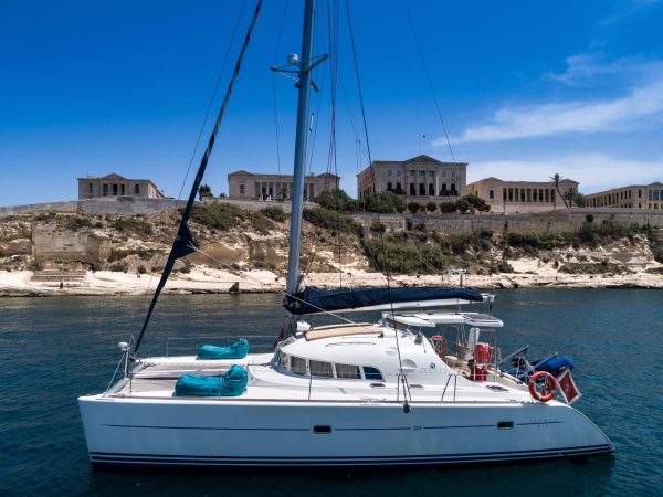 Catamaran Lagoon 410 charter